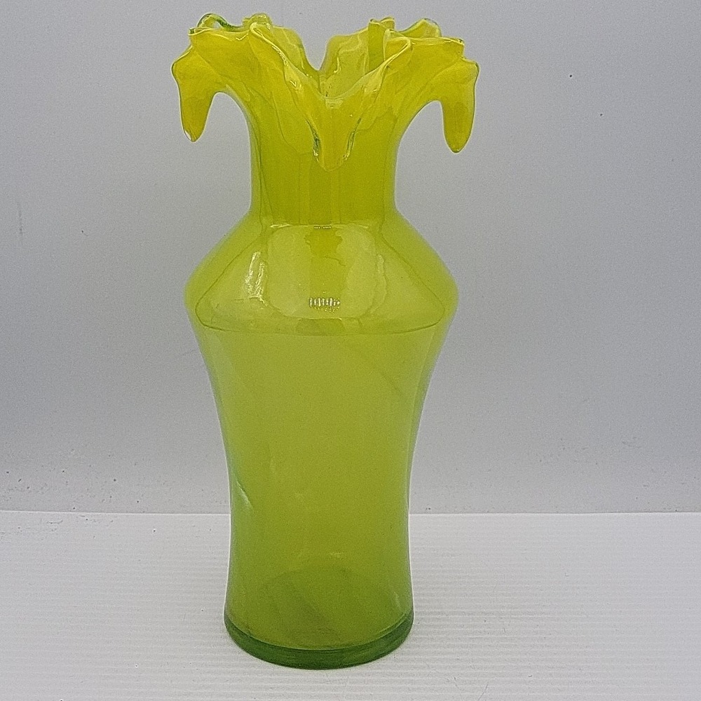 Vintage Green Crackle‎ Glass Vase w/Ruffle Edge 9 inches